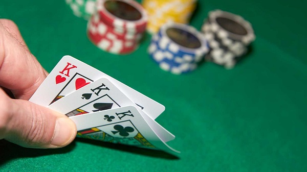 Ikhtisar Triple Card Poker dan apa yang perlu diketahui pemain sebelum bermain
